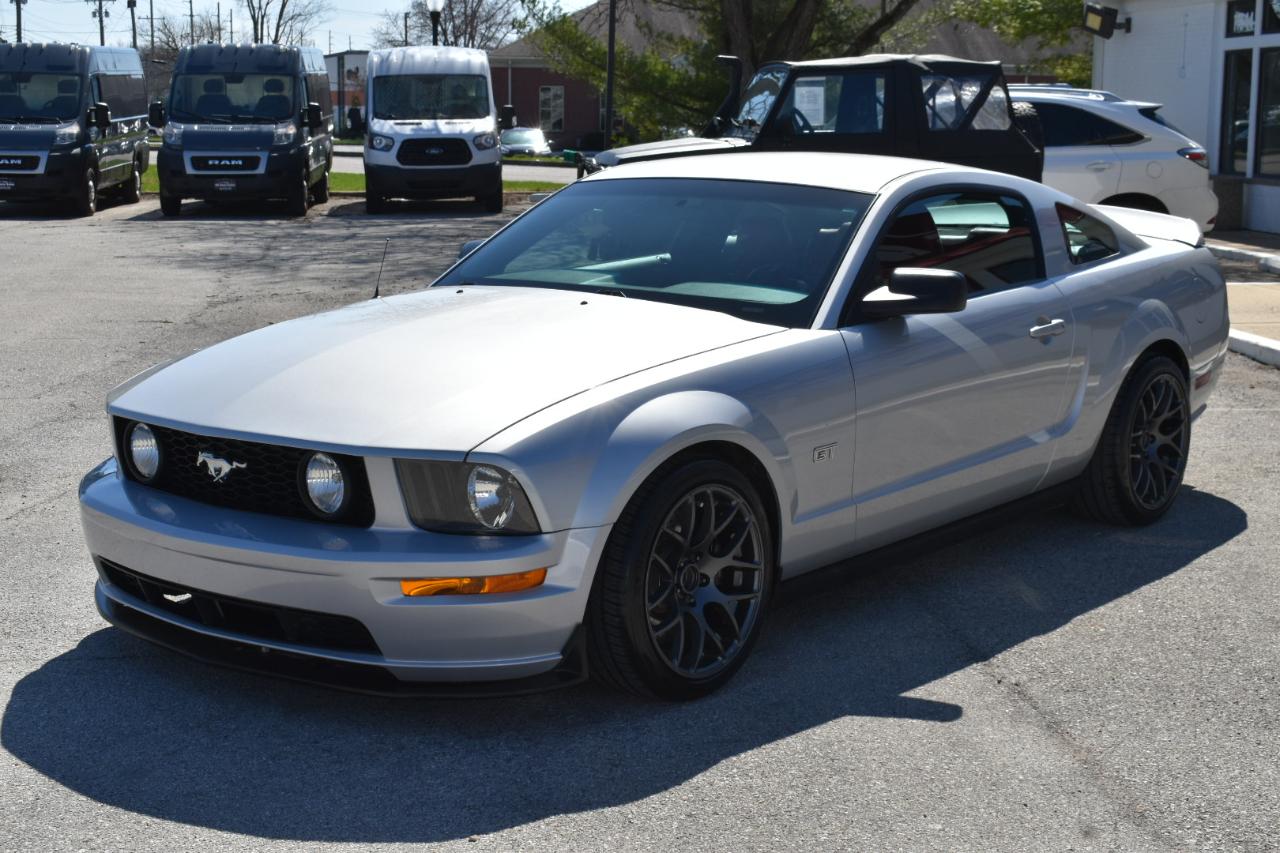 Ford Mustang GT Deluxe Coupe 2006