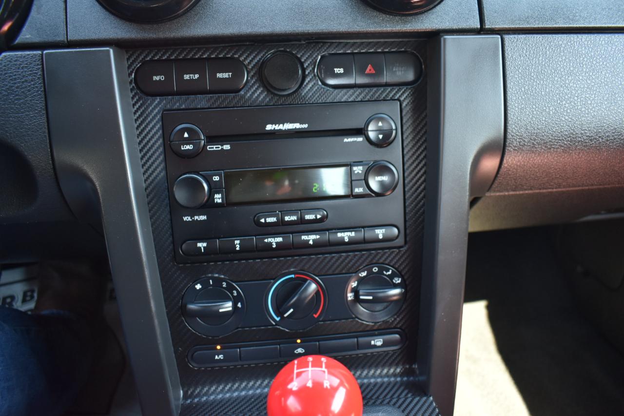 Ford Mustang GT Deluxe Coupe 2006