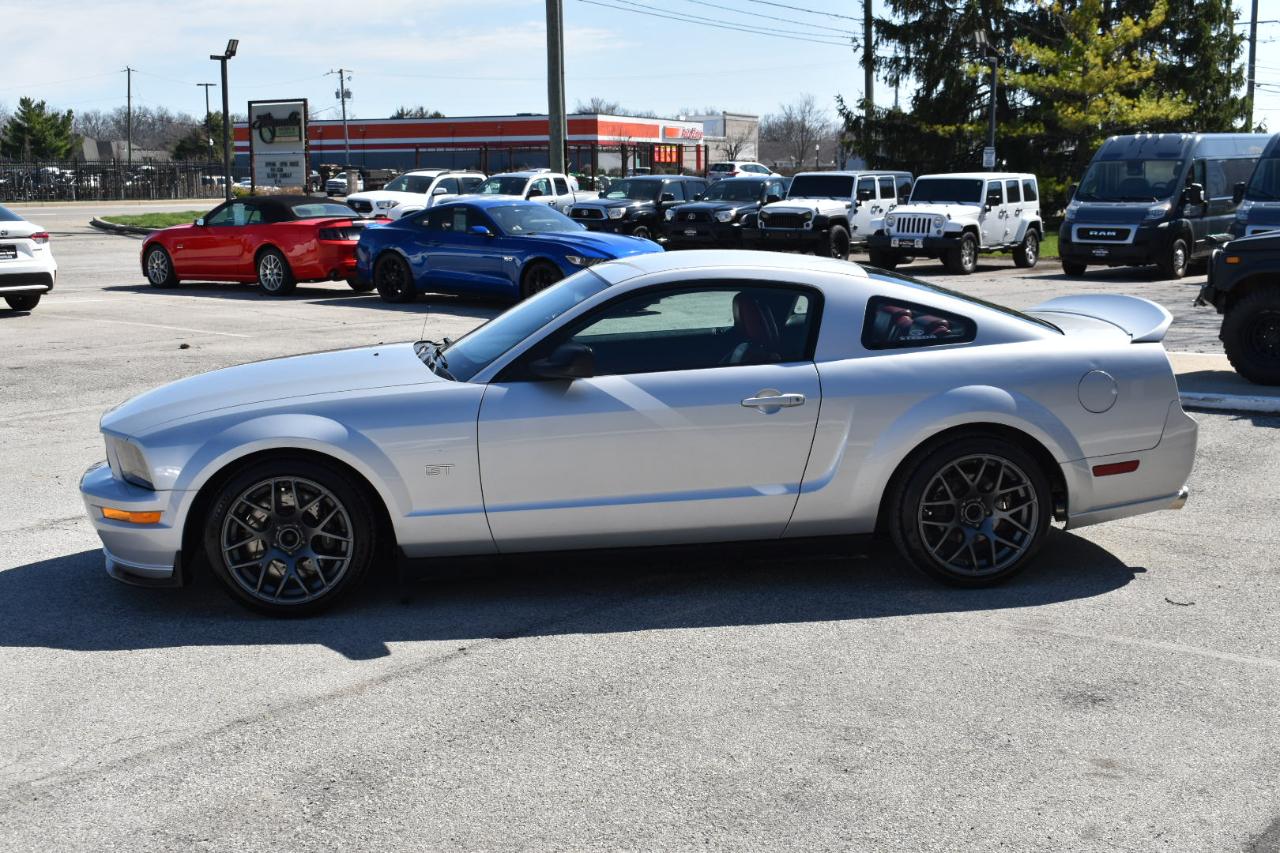 Ford Mustang GT Deluxe Coupe 2006