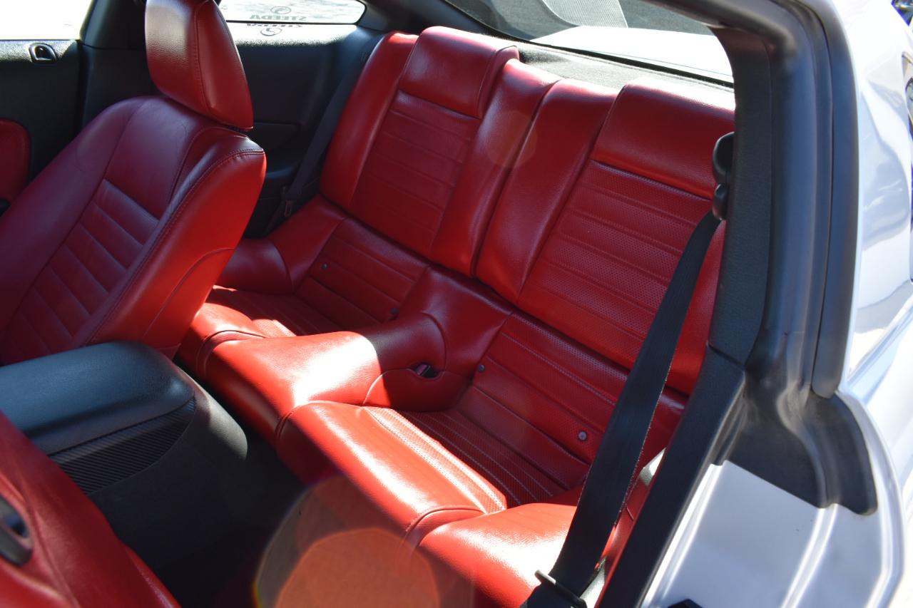 Ford Mustang GT Deluxe Coupe 2006