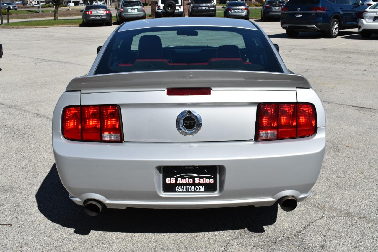 Ford Mustang GT Deluxe Coupe 2006