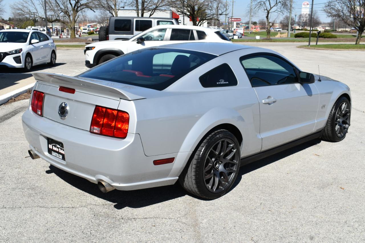 Ford Mustang GT Deluxe Coupe 2006