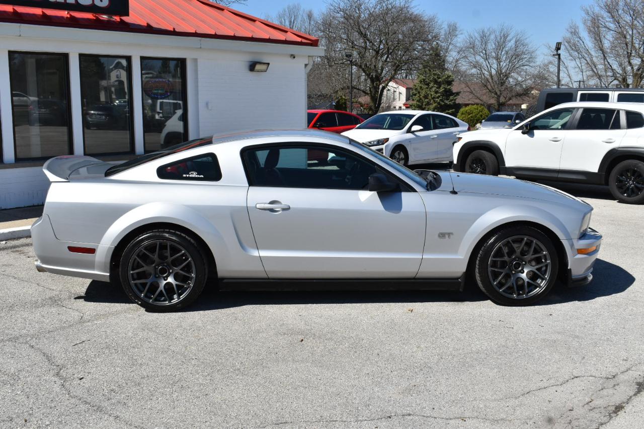 Ford Mustang GT Deluxe Coupe 2006