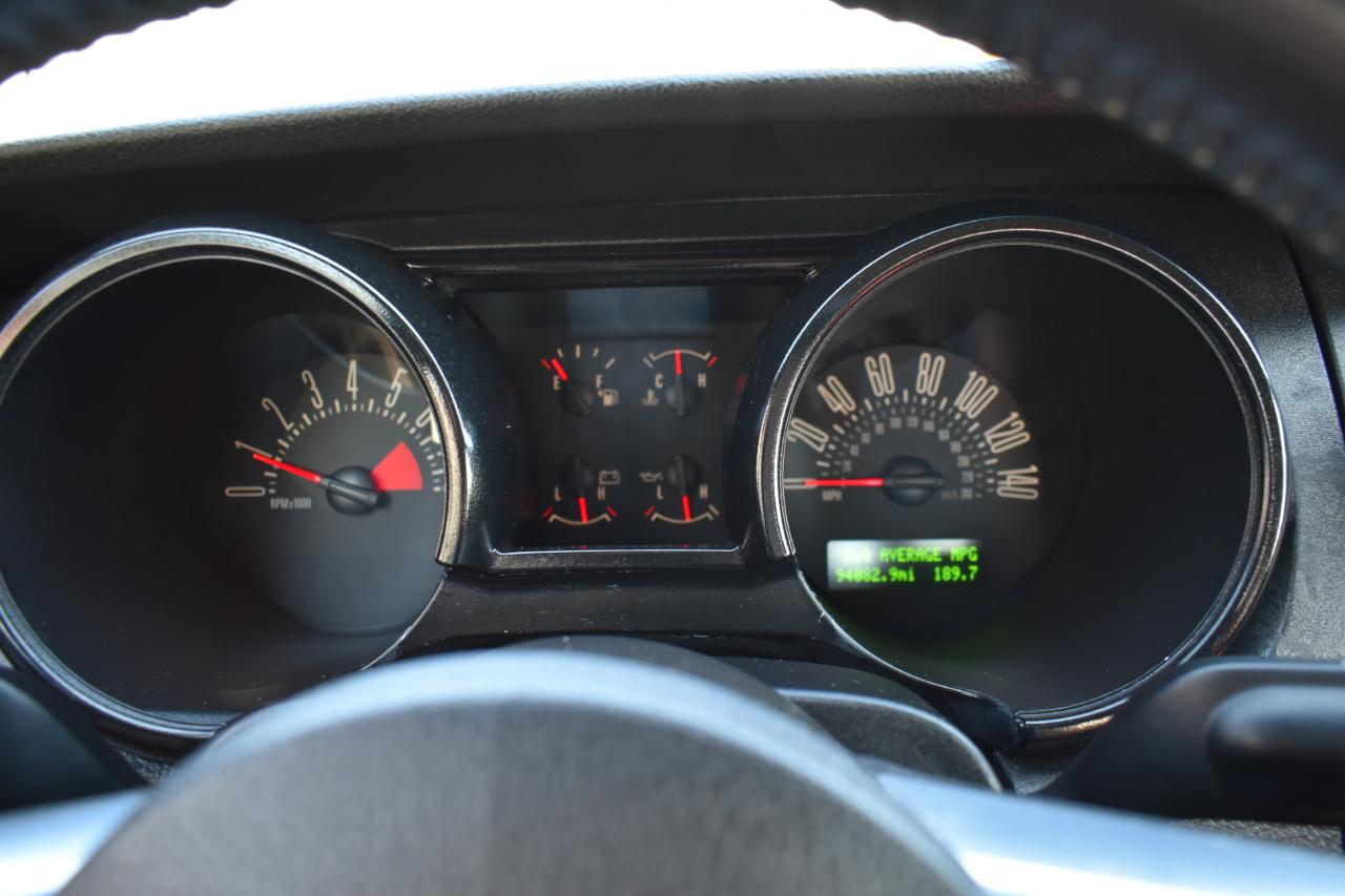 Ford Mustang GT Deluxe Coupe 2006