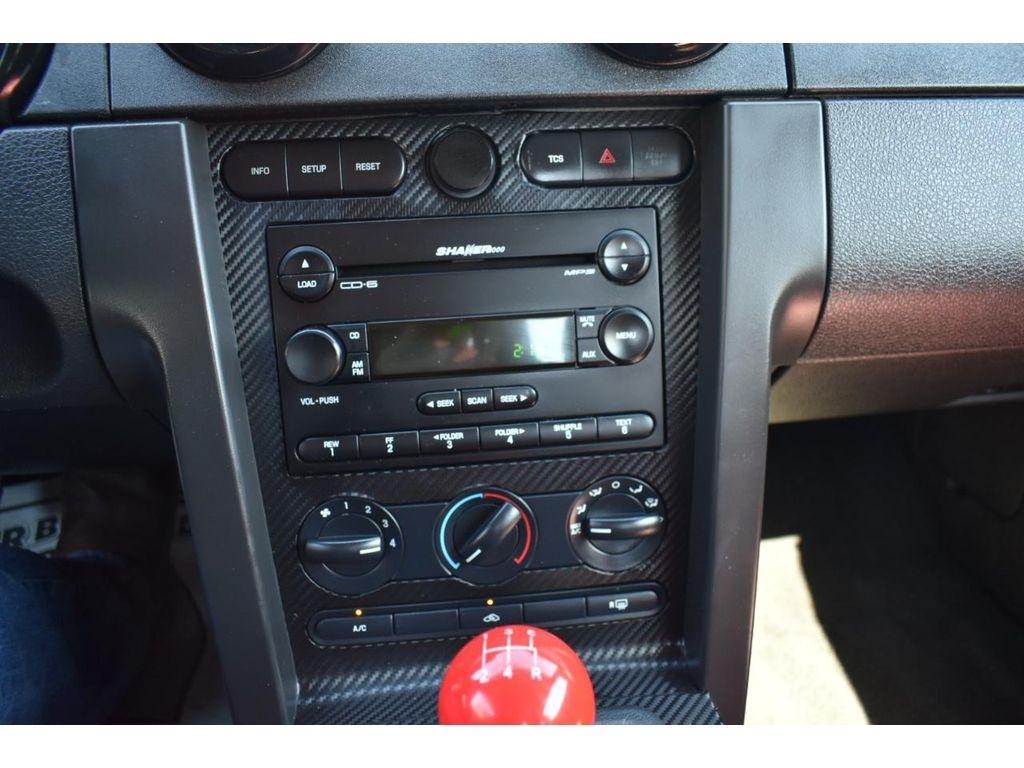 Ford Mustang GT Deluxe Coupe 2006