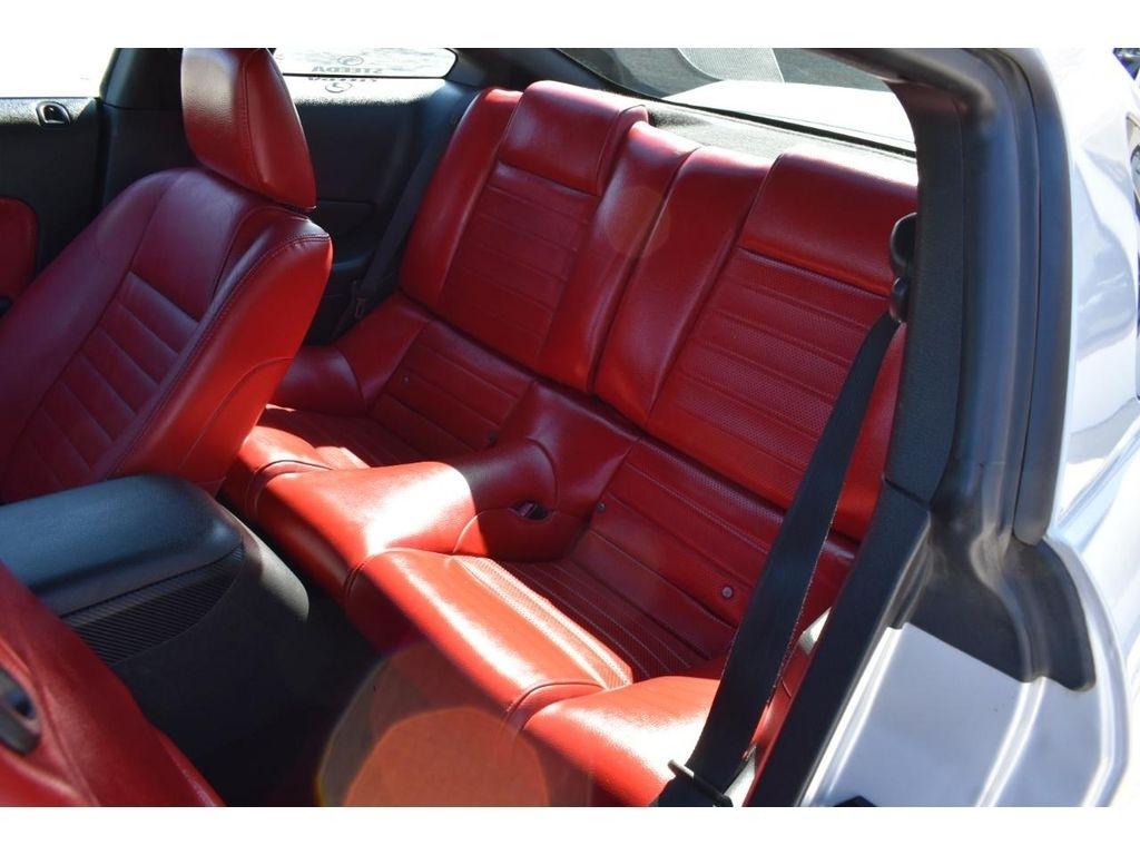 Ford Mustang GT Deluxe Coupe 2006