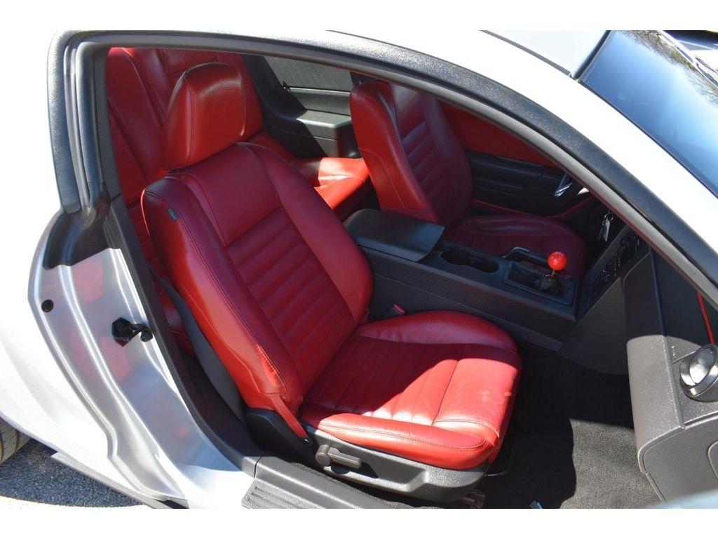 Ford Mustang GT Deluxe Coupe 2006