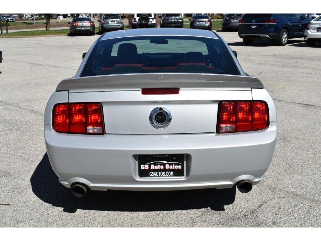 Ford Mustang GT Deluxe Coupe 2006