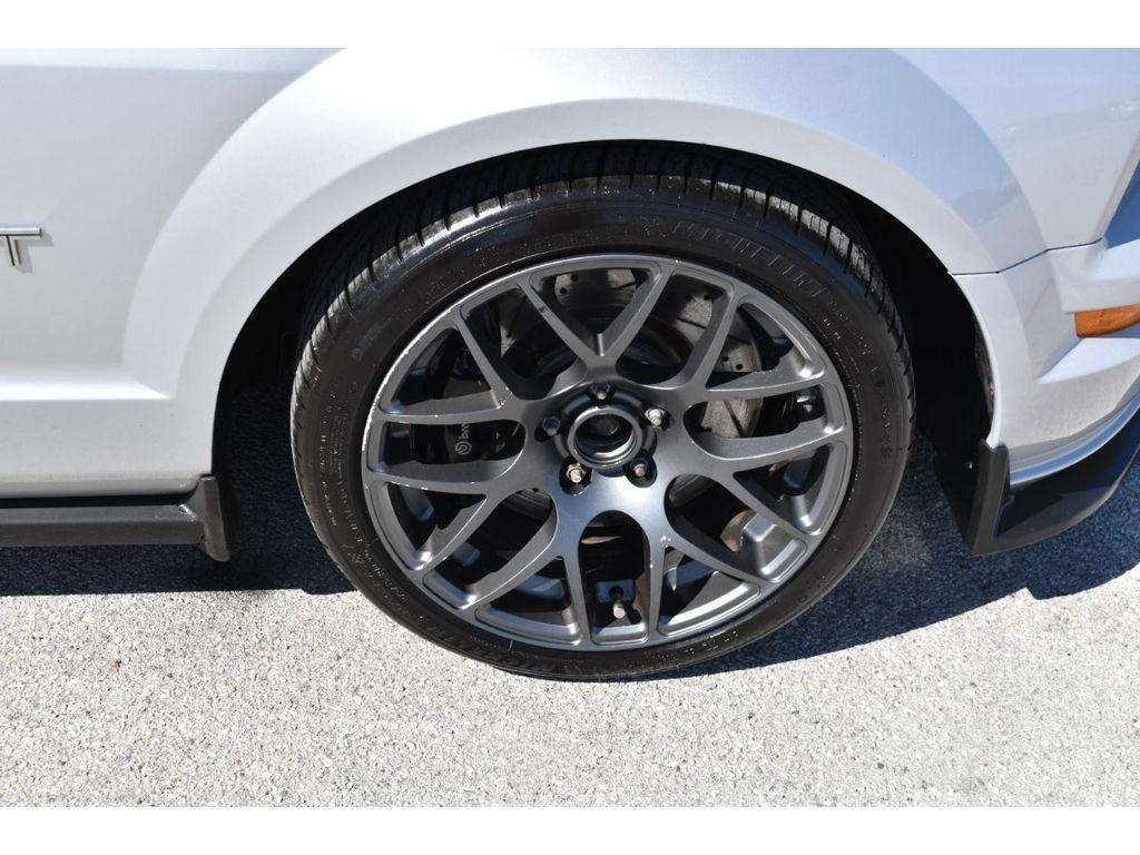 Ford Mustang GT Deluxe Coupe 2006