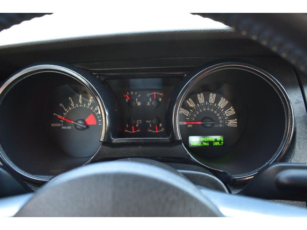 Ford Mustang GT Deluxe Coupe 2006