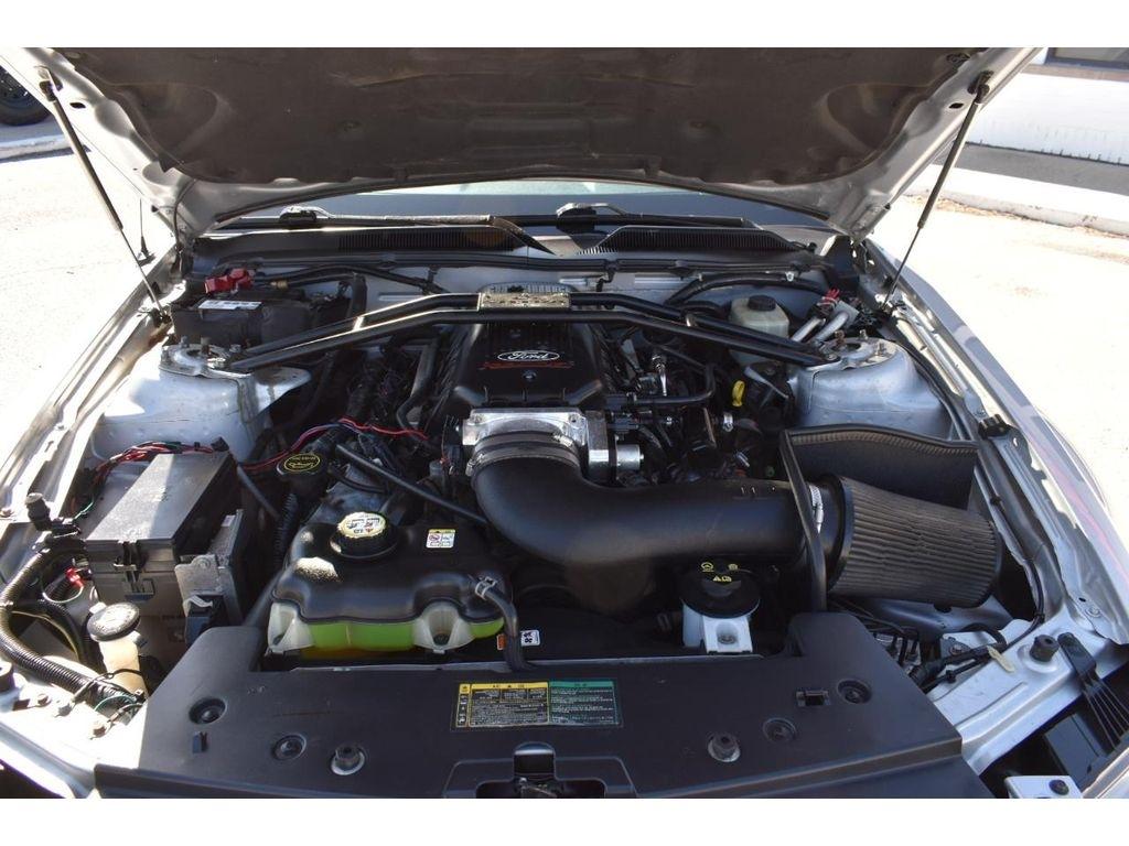 Ford Mustang GT Deluxe Coupe 2006