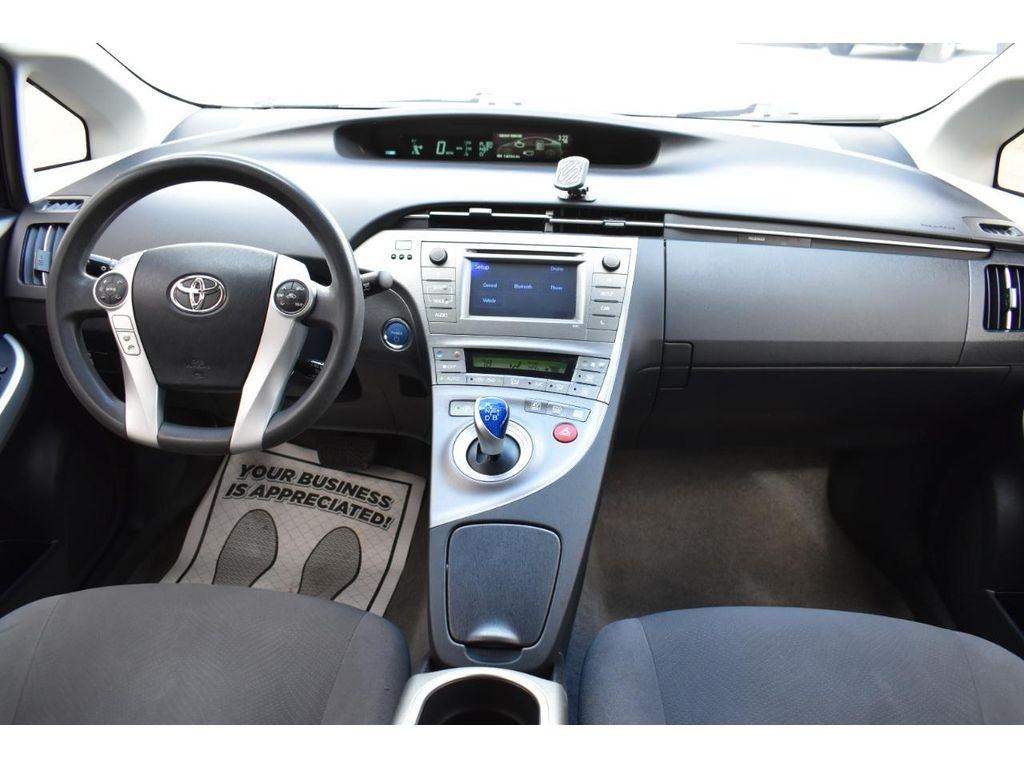 Toyota Prius Two 2014