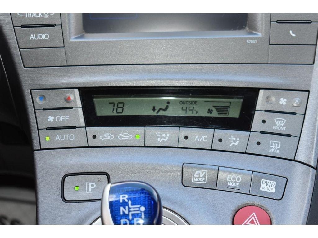 Toyota Prius Two 2014