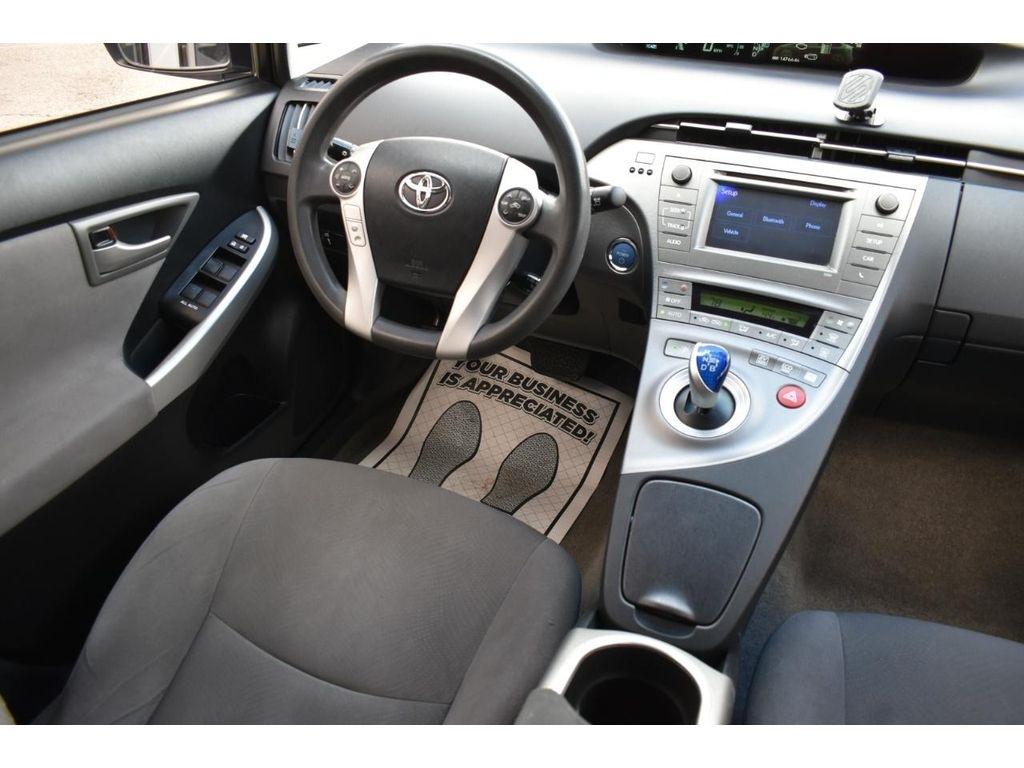 Toyota Prius Two 2014