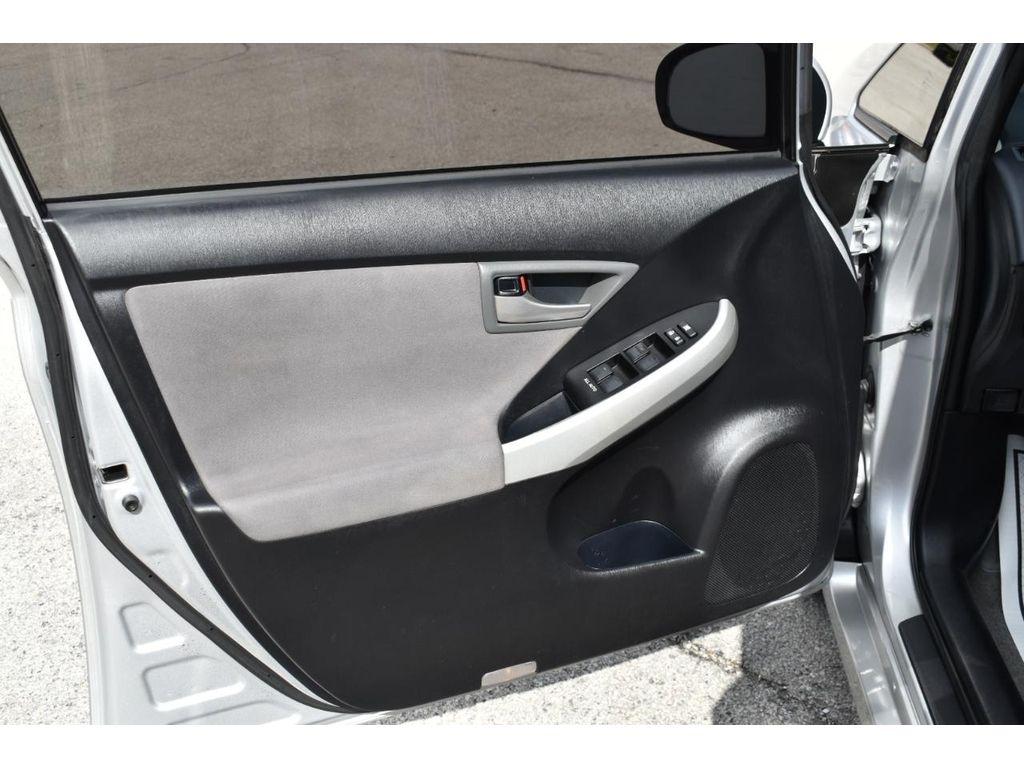 Toyota Prius Two 2014