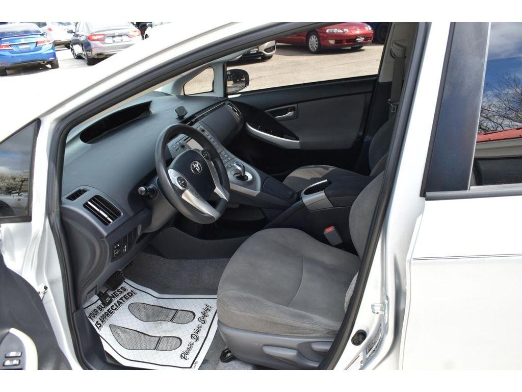 Toyota Prius Two 2014