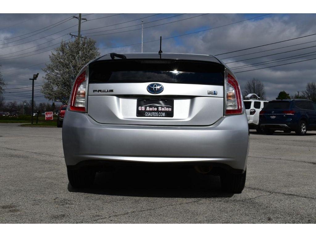 Toyota Prius Two 2014