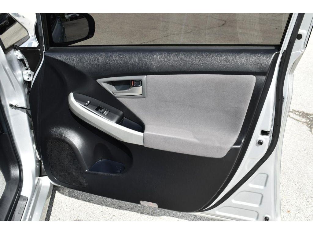 Toyota Prius Two 2014