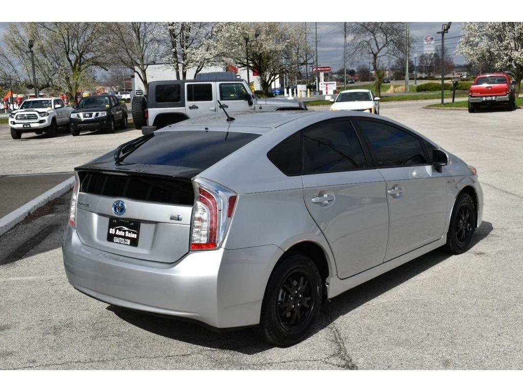 Toyota Prius Two 2014