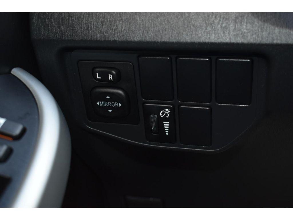 Toyota Prius Two 2014