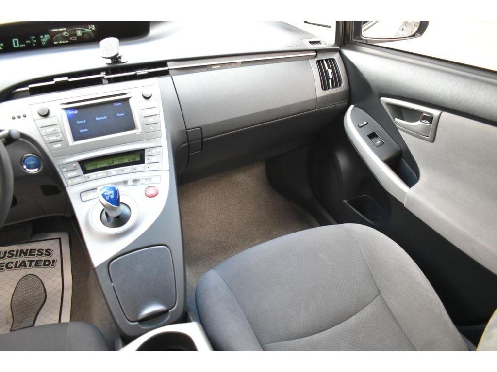 Toyota Prius Two 2014