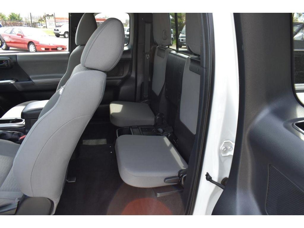 Toyota Tacoma SR5 Access Cab V6 6AT 4WD 2016
