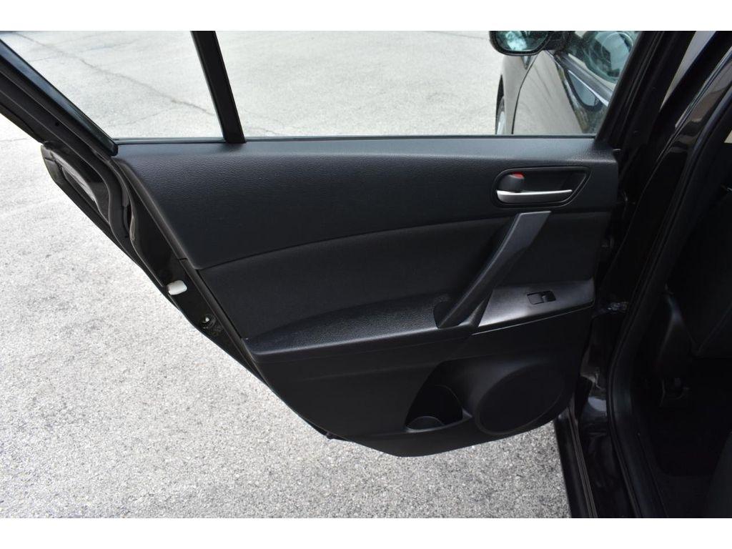 Mazda MAZDA3 i Sport 4-Door 2013