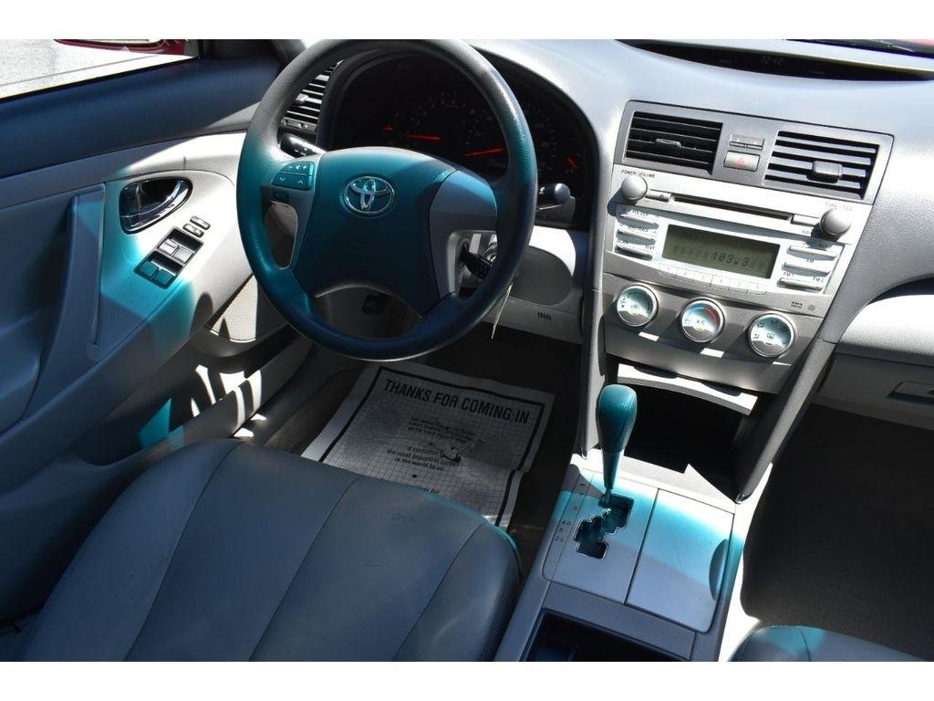 Toyota Camry LE 5-Spd AT 2009