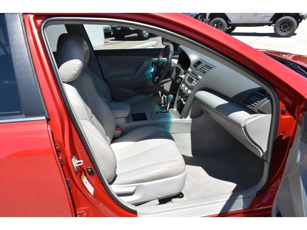 Toyota Camry LE 5-Spd AT 2009