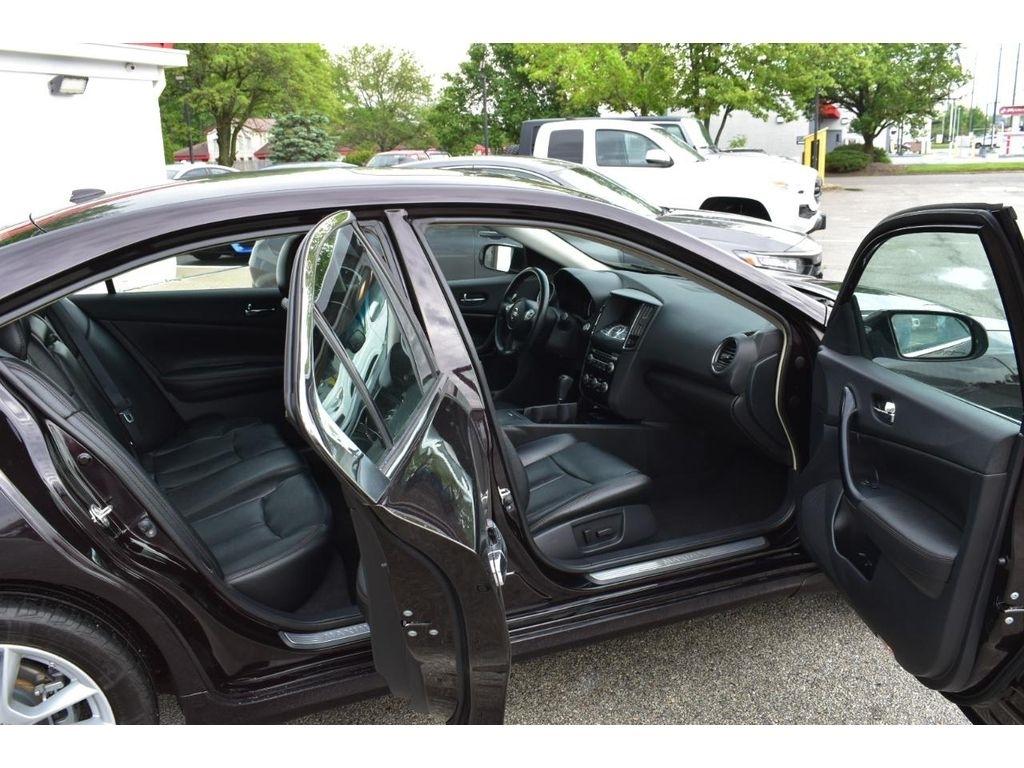 Nissan Maxima SV 2011