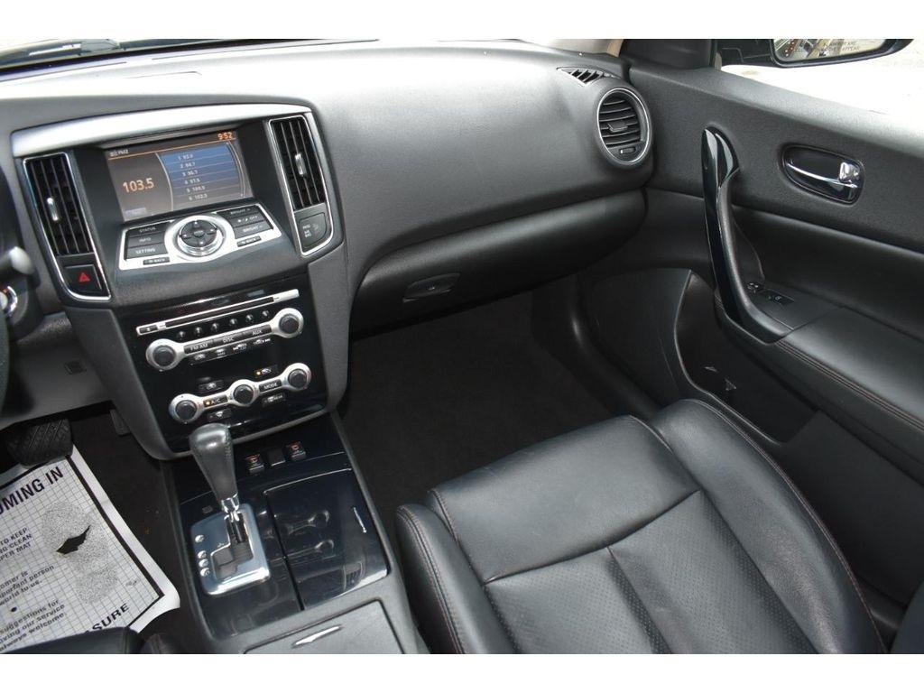 Nissan Maxima SV 2011