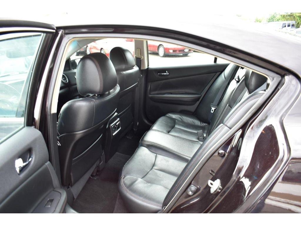 Nissan Maxima SV 2011