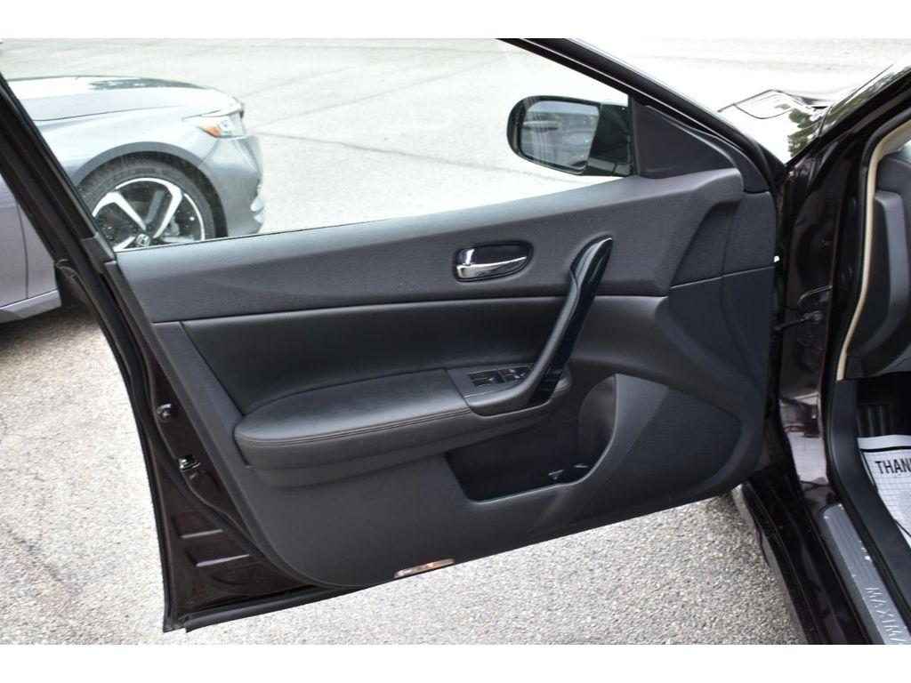 Nissan Maxima SV 2011