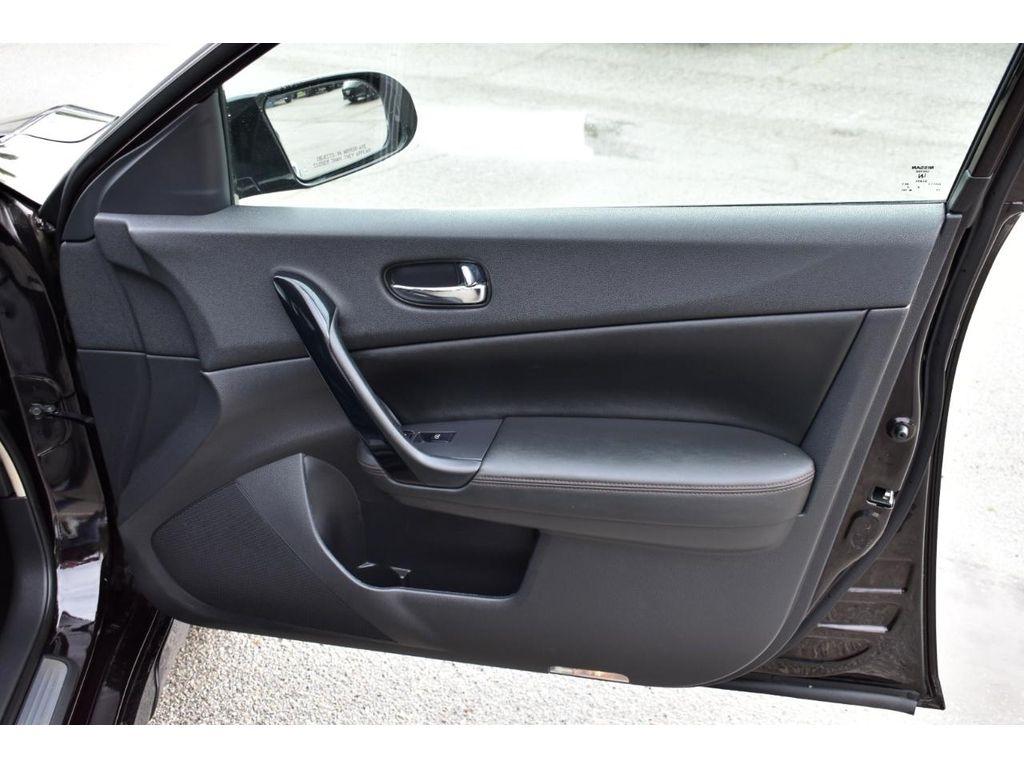 Nissan Maxima SV 2011