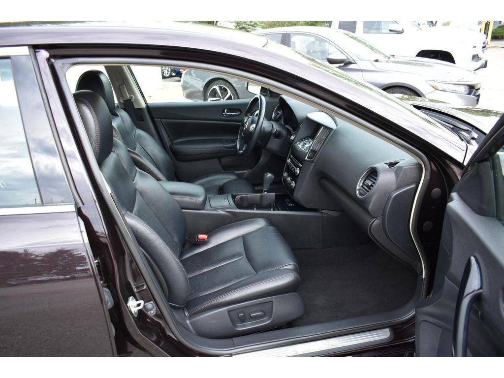 Nissan Maxima SV 2011