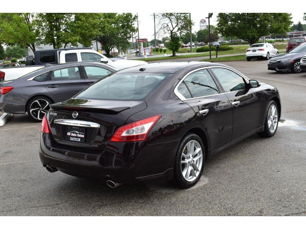 Nissan Maxima SV 2011