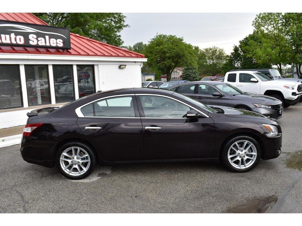 Nissan Maxima SV 2011