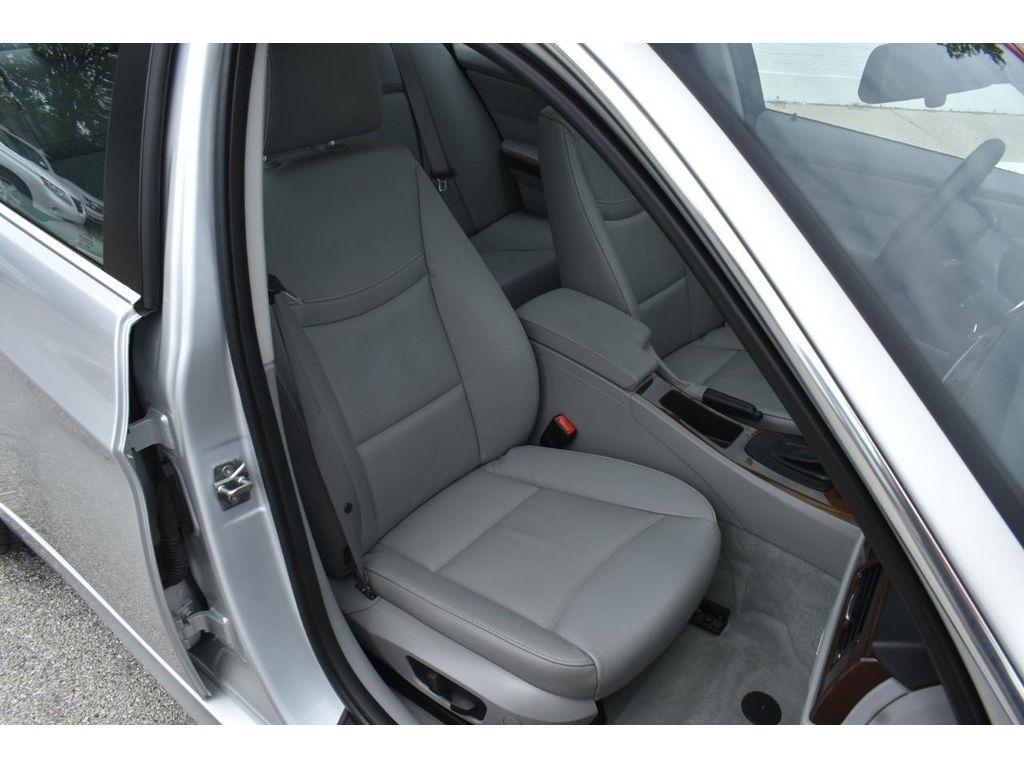 BMW 3-Series 335i xDrive 2011