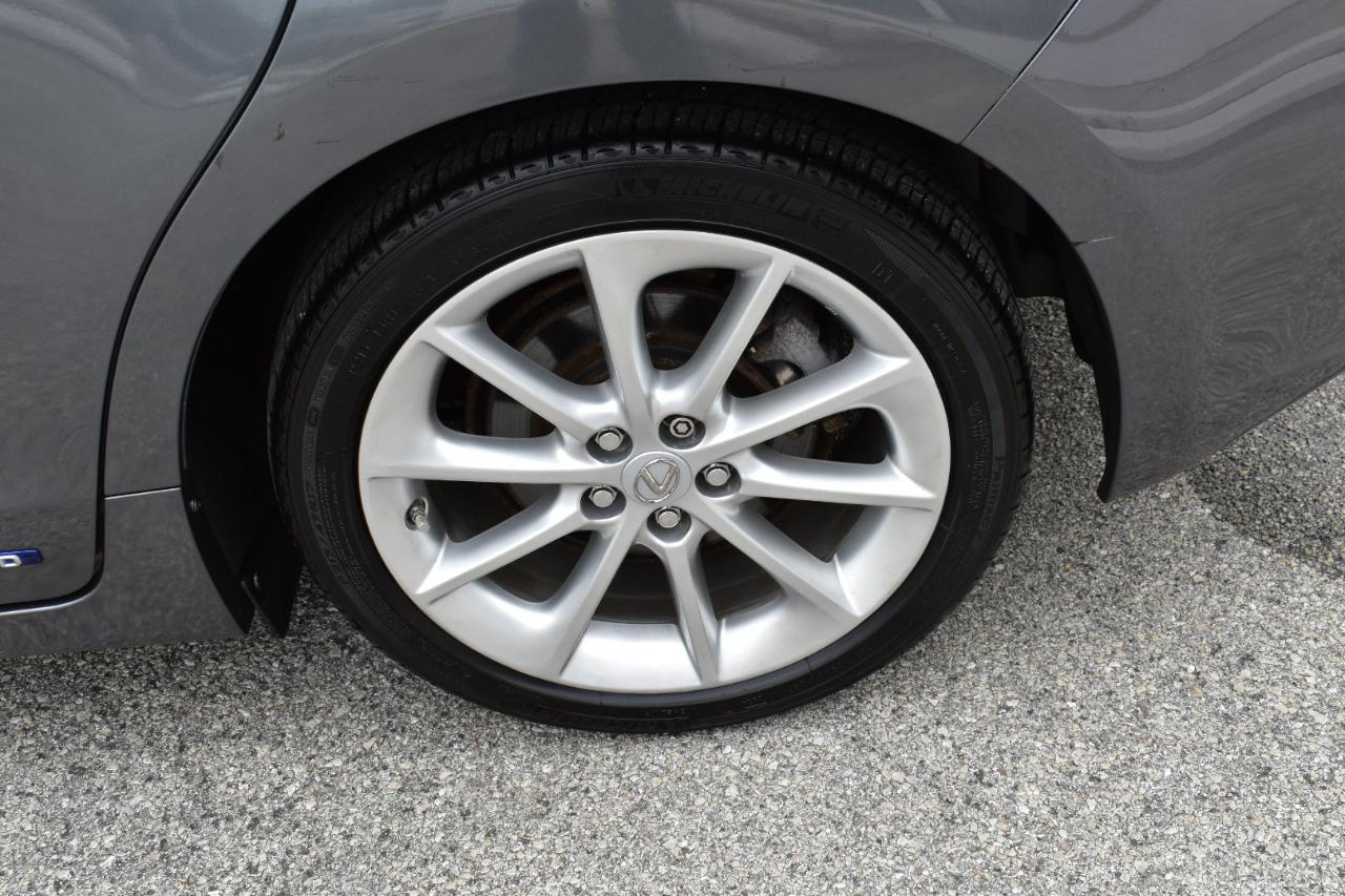 Lexus CT 200h Hybrid 4D Premium Sedan 2013