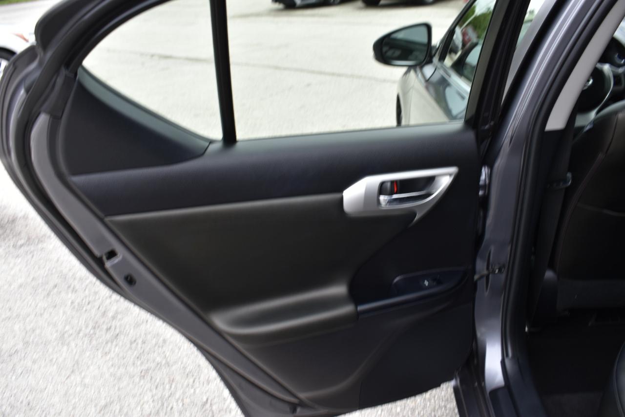 Lexus CT 200h Hybrid 4D Premium Sedan 2013