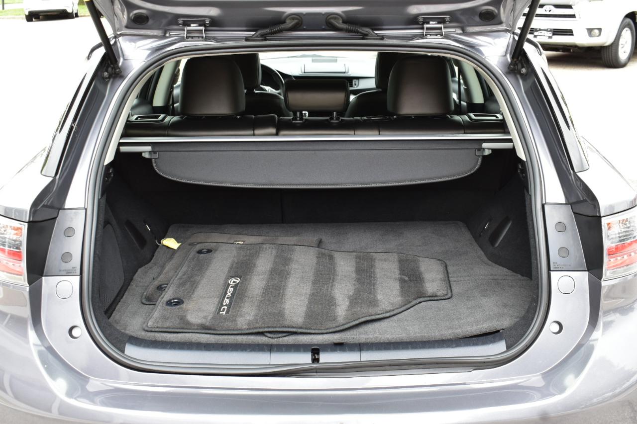 Lexus CT 200h Hybrid 4D Premium Sedan 2013