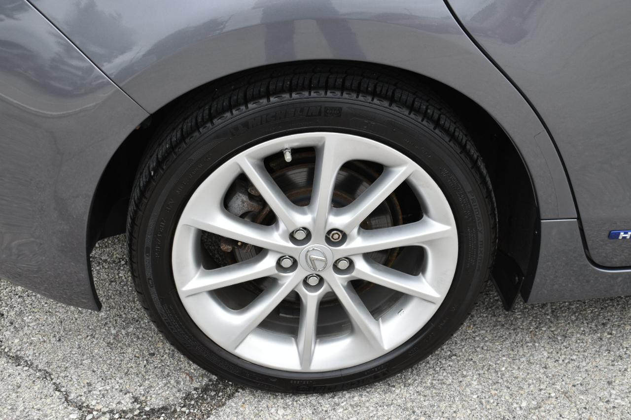 Lexus CT 200h Hybrid 4D Premium Sedan 2013