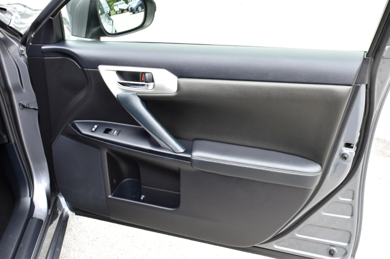 Lexus CT 200h Hybrid 4D Premium Sedan 2013