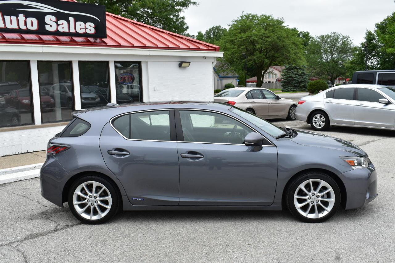 Lexus CT 200h Hybrid 4D Premium Sedan 2013