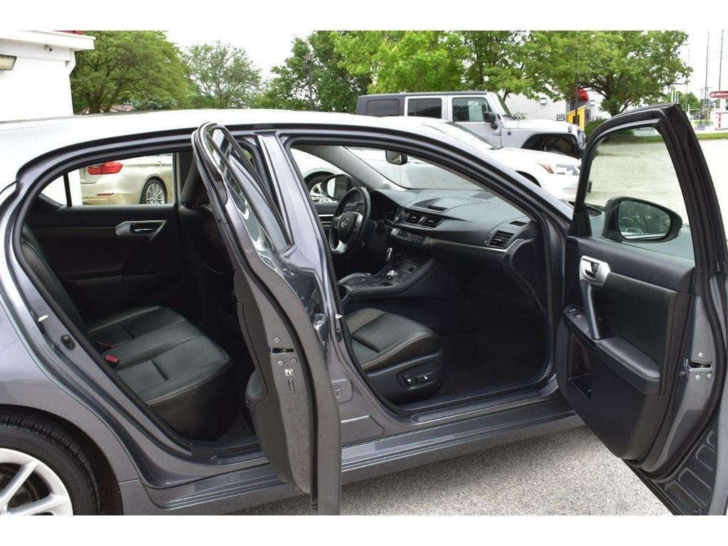 Lexus CT 200h Hybrid 4D Premium Sedan 2013