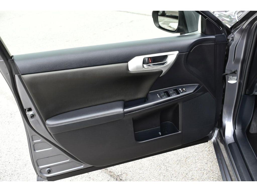 Lexus CT 200h Hybrid 4D Premium Sedan 2013