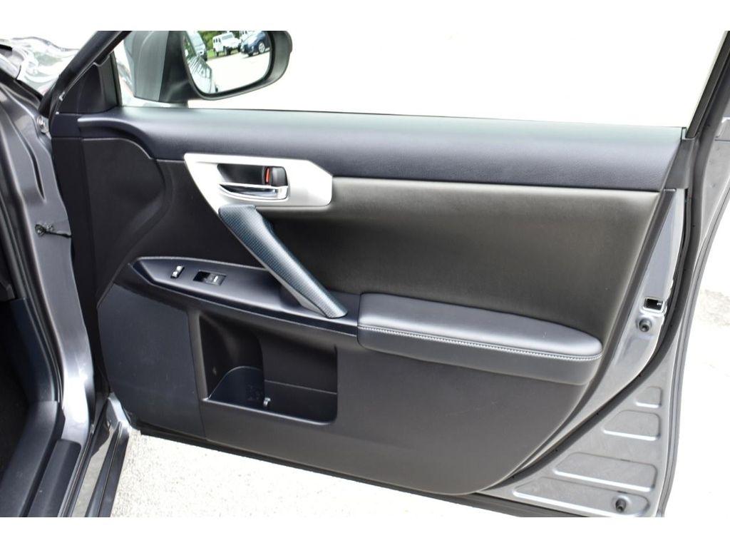 Lexus CT 200h Hybrid 4D Premium Sedan 2013