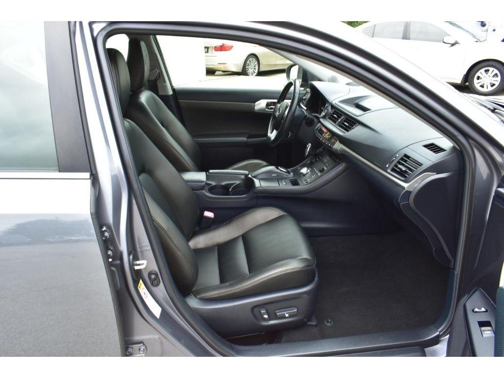 Lexus CT 200h Hybrid 4D Premium Sedan 2013