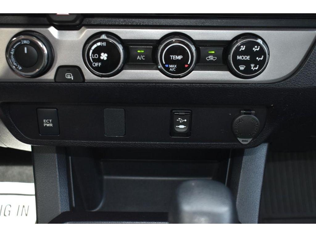Toyota Tacoma SR5 Access Cab I4 6AT 4WD 2017