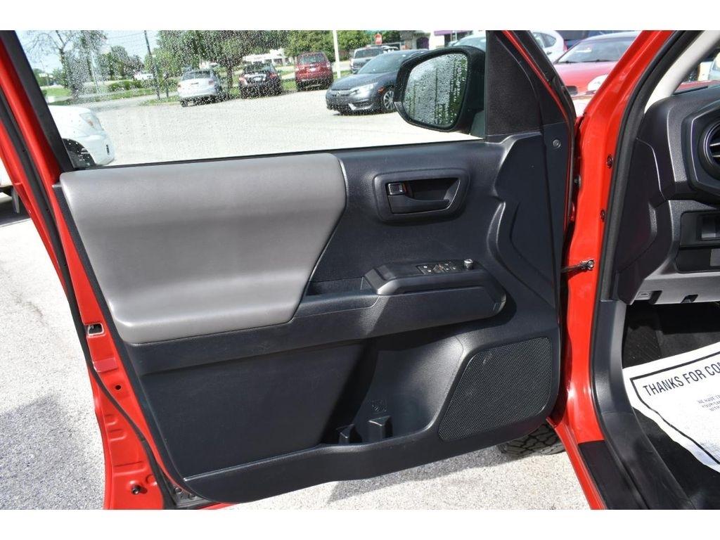 Toyota Tacoma SR5 Access Cab I4 6AT 4WD 2017